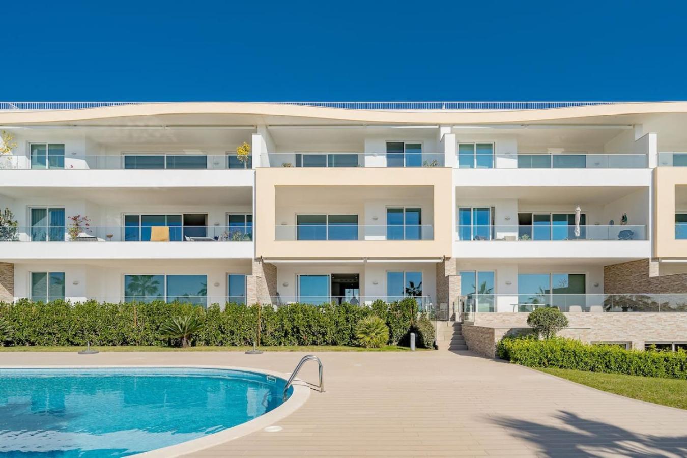 Mabelle Luxury Ocean View Apartment Lagos